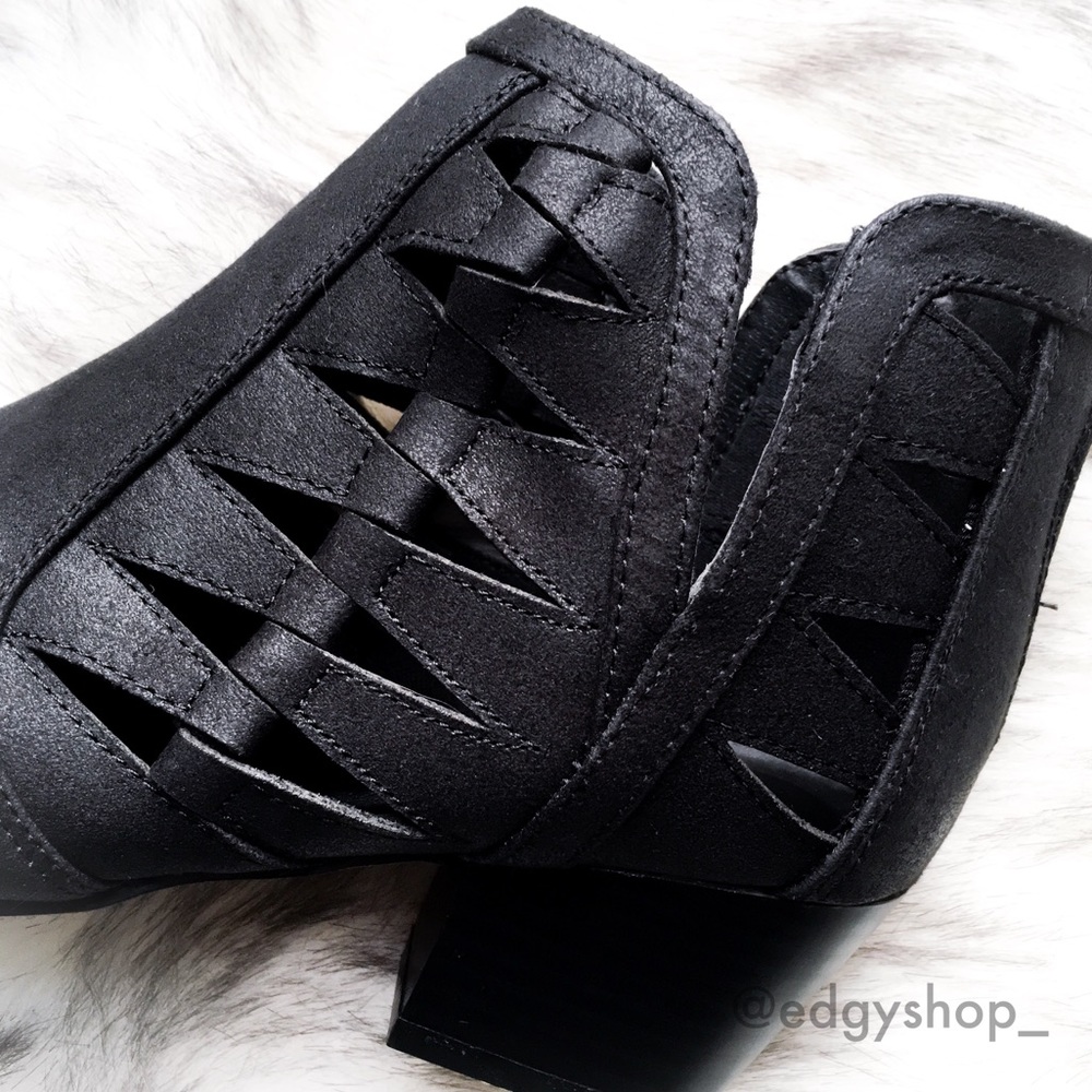 Cutout Oil Finish Bootie - Picture 3 of 6